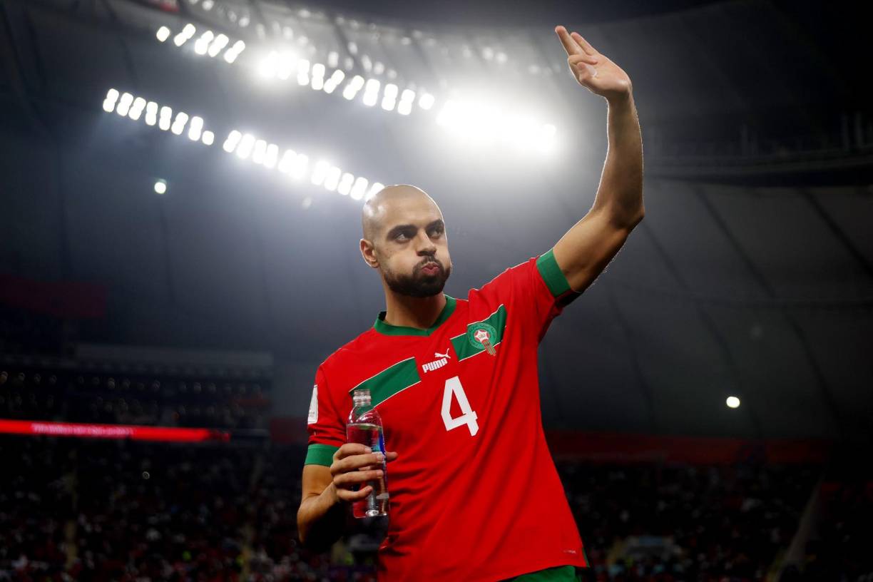 Informa Mirror que el Manchester United tiene luz verde para fichar a Amrabat tras dos ofertas rechazadas por la Fiorentina. “Amrabat no tiene dudas: dijo que sí al United, quiere el movimiento desde las primeras conversaciones en junio a pesar de las millonarias ofertas saudíes”, detalló Fabrizio Romano.