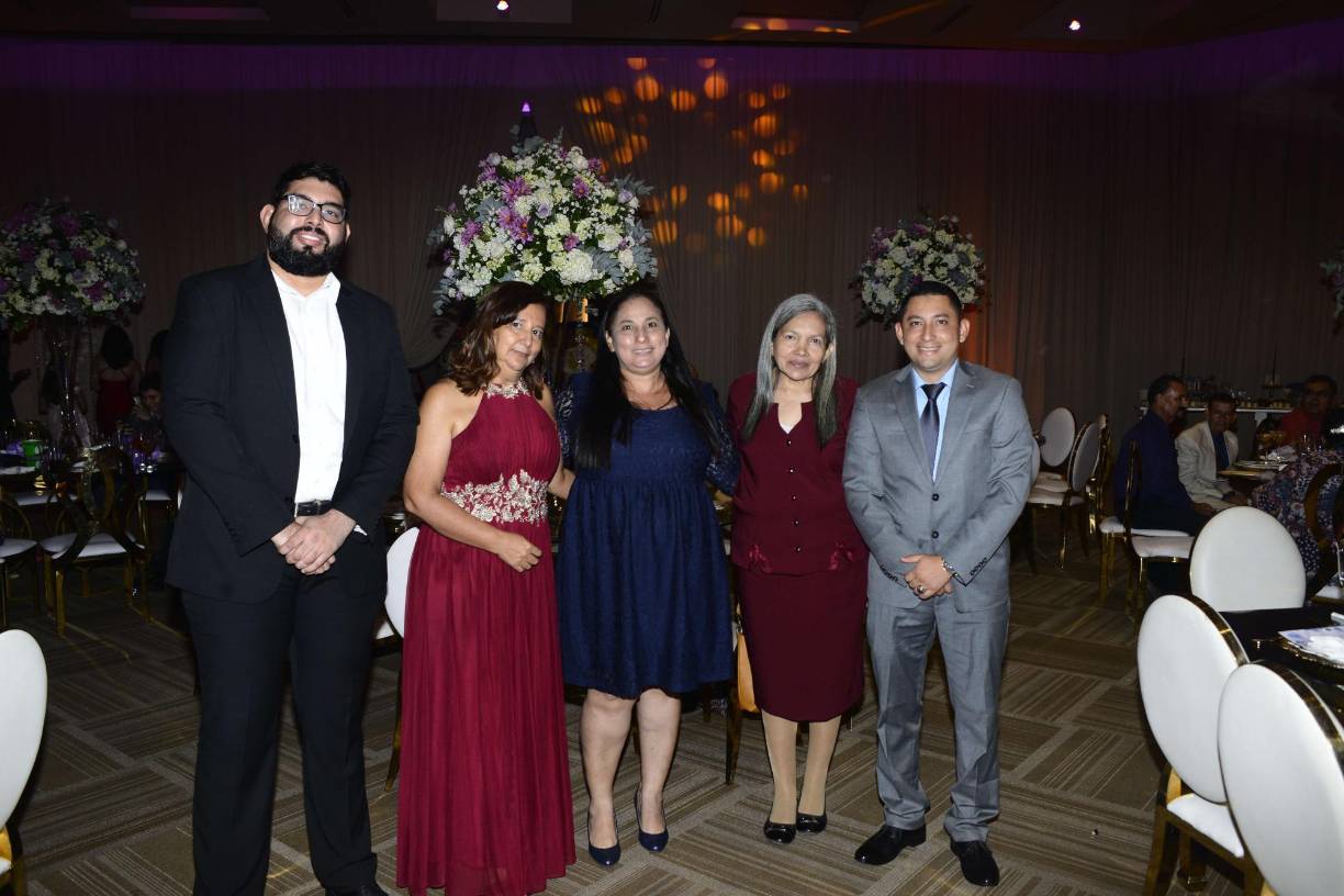 Roberto Lara, Dilcia Romero, Dina Deras, Lilian Rivera y Enoc Mejía