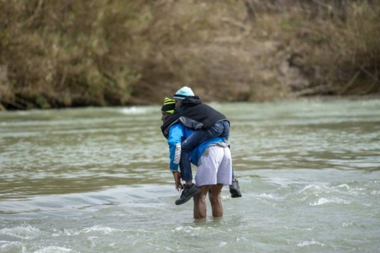 Al menos una decena de migrantes que solicitaron asilo en EEUU comenzaron a ser devueltos a México desde hace dos semanas.