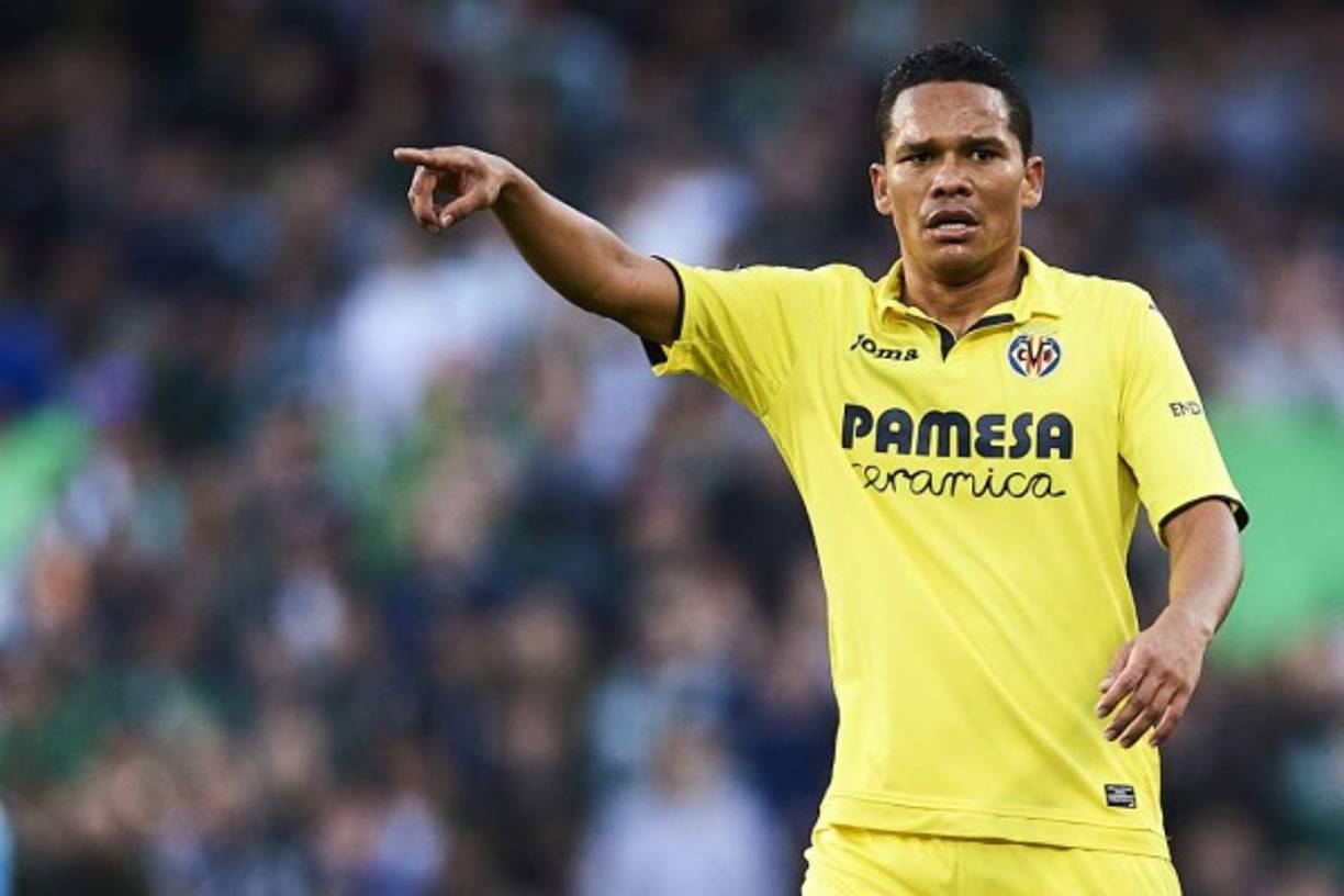 Según La Gazzetta dello Sport, el Villarreal pretende abonar una cifra inferior a la pactada con el Milan (15,5 millones) por el transpaso de Carlos Bacca. La entidad amarilla ofrecería entre 8 y 10 millones más bonus. El jugador da prioridad al Villarreal a destinos como Trabzonspor o Galatasaray que han mostrado interés, aunque preferiría jugar en el Milan de nuevo. Foto: villarrealusa.com