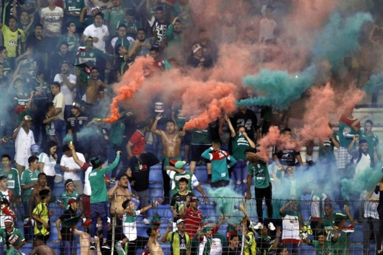 Los aficionados del Marathón festejando el triunfo sobre Motagua.