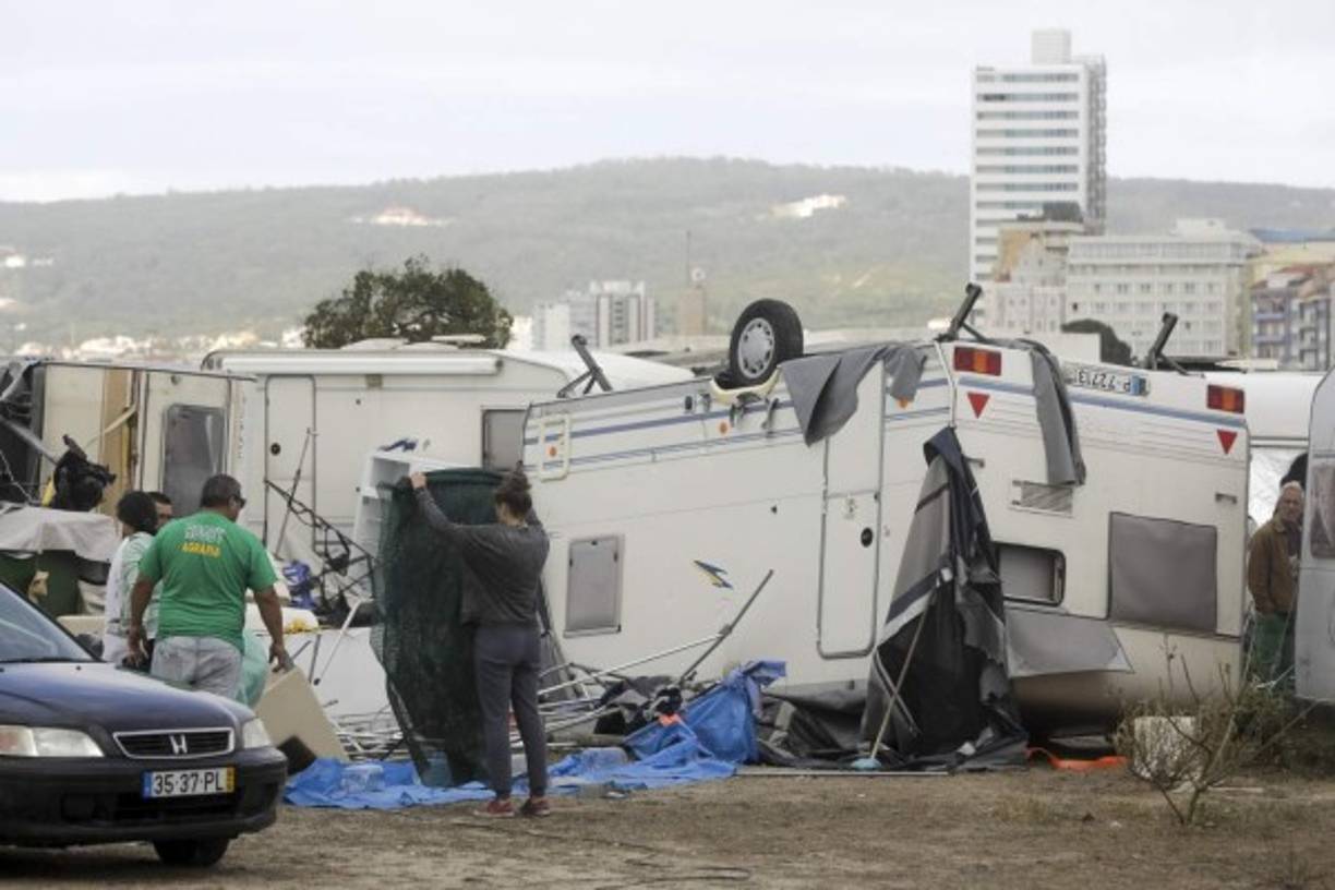 El huracán, que erraba por el océano Atlántico desde el 23 de septiembre, se degradó a tormenta postropical en las primeras horas del domingo.