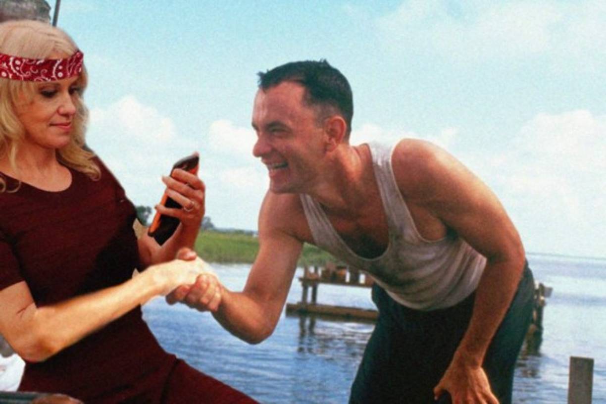 La imagen de Conway fue tomada el lunes por la noche mientras el presidente de Estados Unidos, Donald Trump, se reunía con líderes de universidades y facultades de mayoría afroamericana. Su gesto fue considerado poco ético y los usuarios aprovecharon la oportunidad para burlarse de la polémica asesora.