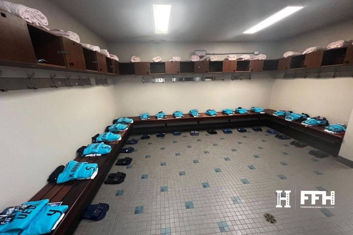 Así lució el camerino de la Selección de Honduras en el estadio Bermuda National Sports Centre.