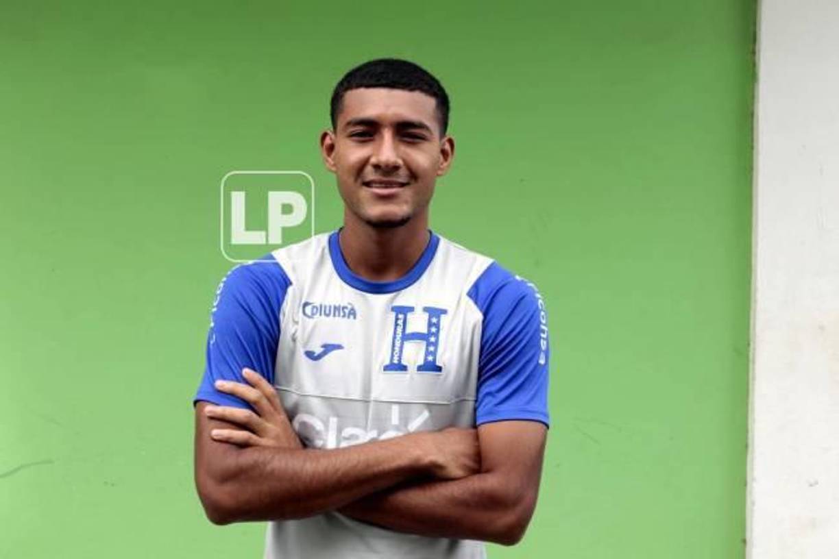 Darlin Josué Mencía Hernández es lateral izquierdo y juega en Real España, tiene 19 años y nació el 09/04/2003, es originario de Sulaco, Yoro.