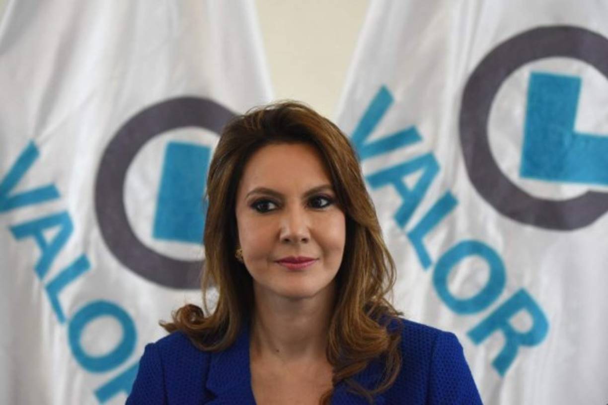 El caso de Ríos está en manos de Corte de Constitucionalidad porque la Carta Magna impide la candidatura de familiares de personas que hayan participado en golpes de Estado. La ex diputada confía en un fallo favorable y afirma que en su candidatura propondrá seguir los 'valores' de Dios con el no al aborto, la oposición al matrimonio igualitario y la recuperación de la pena de muerte.<br/>