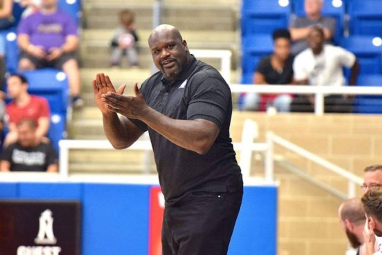 Shaquille O'Neal también trabaja como analista de la NBA en la cadena TNT .
