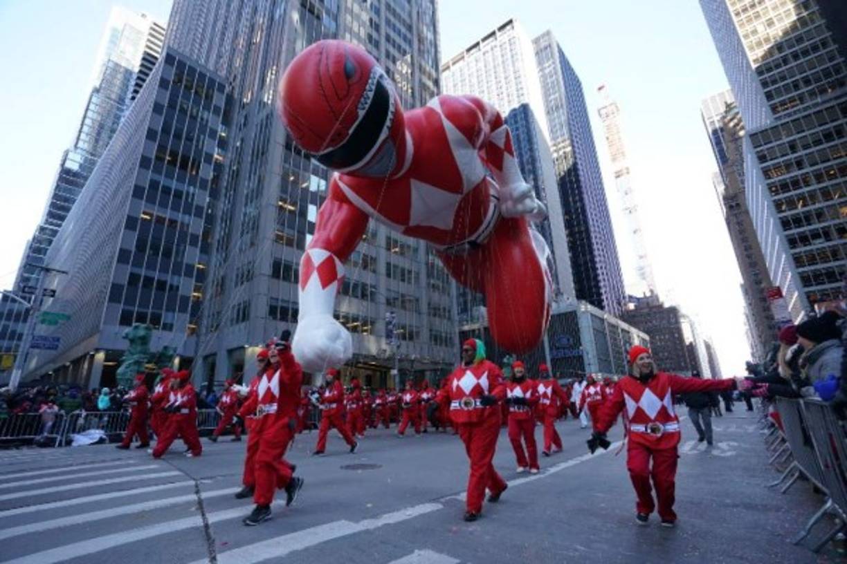 La ciudad de Nueva York celebró este jueves el tradicional desfile de Acción de Gracias patrocinado por la tienda por departamentos Macy's en su edición número 92, bajo temperaturas récord por una ola de frío que afecta la costa este de EEUU.
