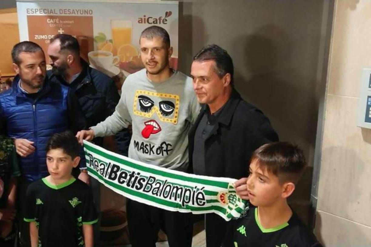 Guido Rodríguez: El centrocampista argentino deja al América de México y ya se encuentra en España para ser anunciado como nuevo fichaje del Real Betis. Se someterá a las pruebas médicas de rigor antes de firmar su contrato con el equipo español.<br/>
