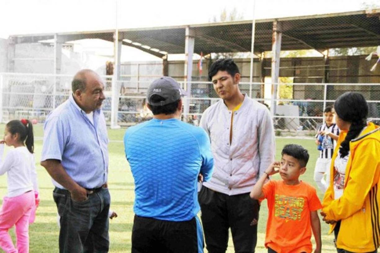 Dionicio Farid Rodríguez visitó a niños de varios clubes, firmó autógrafos e incluso dio algunas conferencias.