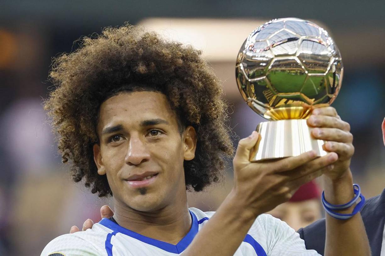 El panameño Adalberto Carrasquilla fue elegido como el Mejor Jugador (MVP) de la Copa Oro 2023.