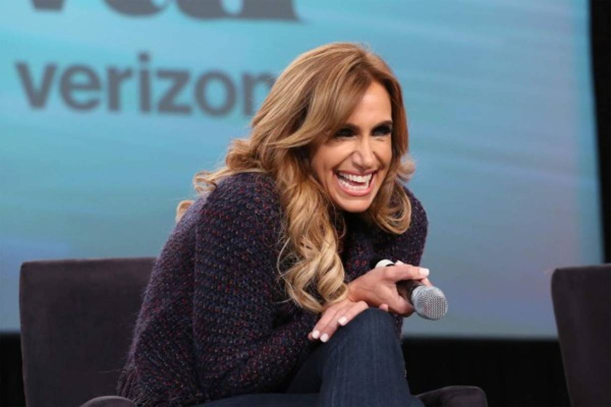 “Hay que hablar de amor”, con estas palabras Lili Estefan, la presentadora de El gordo y la flaca (Univisión) se catapultó como una “supermamá” al arrancar vítores y aplausos de las miles.