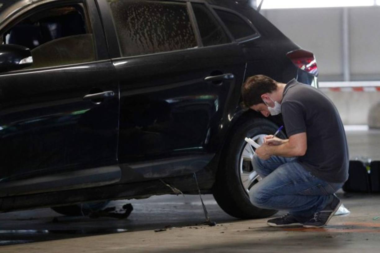 Allí, después de golpearlo, soltaron al piloto y huyeron en el vehículo.