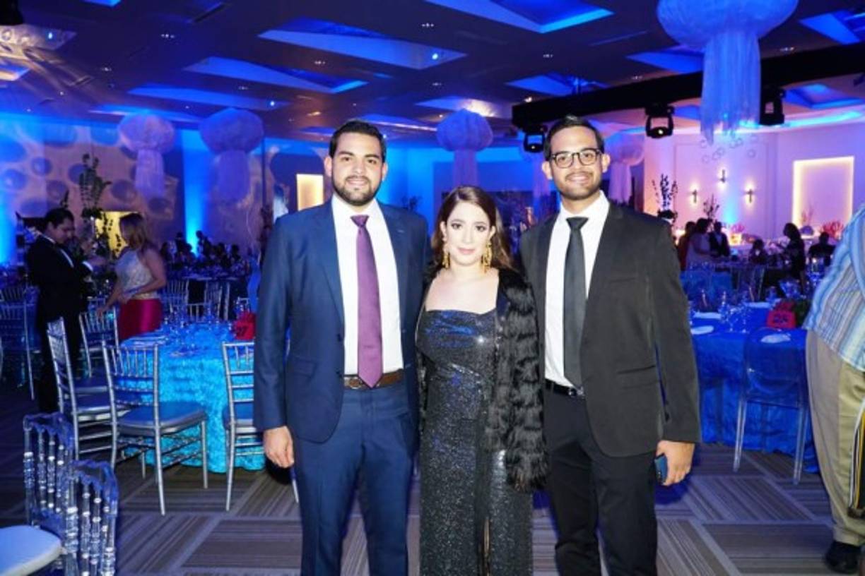 Carlos Ruiz, Dominique Matute y Ricky Ruiz.