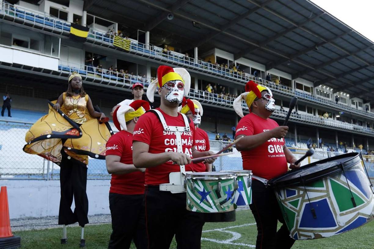 Ellos pusieron el ambiente con la música de sus tambores.