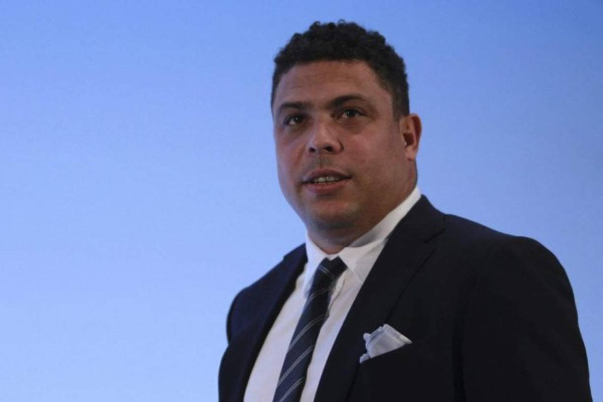 Sorpresa. Según ha anunciado esta noche El Larguero de la Cadena SER, Ronaldo Nazario ha decidido comprar al Real Valladolid. La operación se hará oficial en las próximas dos o tres semanas, la cual se cerrará con una cifra de 30 millones de euros.