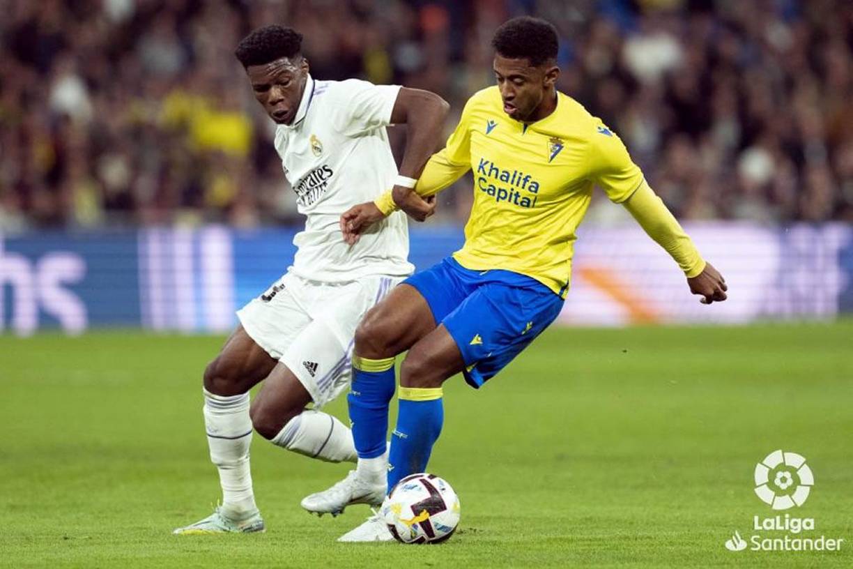 ‘Choco‘ Lozano tuvo un duelo vibrante con el francés Aurélien Tchouaméni.