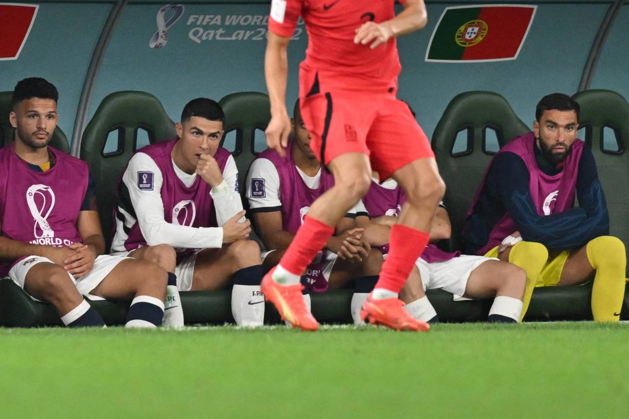 Cristiano Ronaldo no podía creer la remontada desde la banca, ya que fue sustituido en el minuto 65 del encuentro.