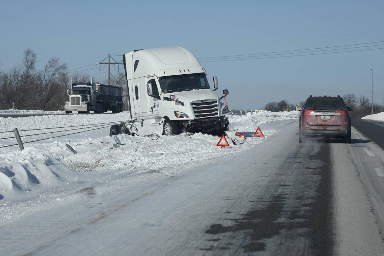 Los habitantes de Iowa podrían tener que lidiar con un imprevisto: el frío más intenso que se recuerde en los últimos años durante una campaña presidencial en el estado, con temperaturas que pueden llegar a los -32º Celsius, <b>nieve</b> y vías de tránsito con hielo.