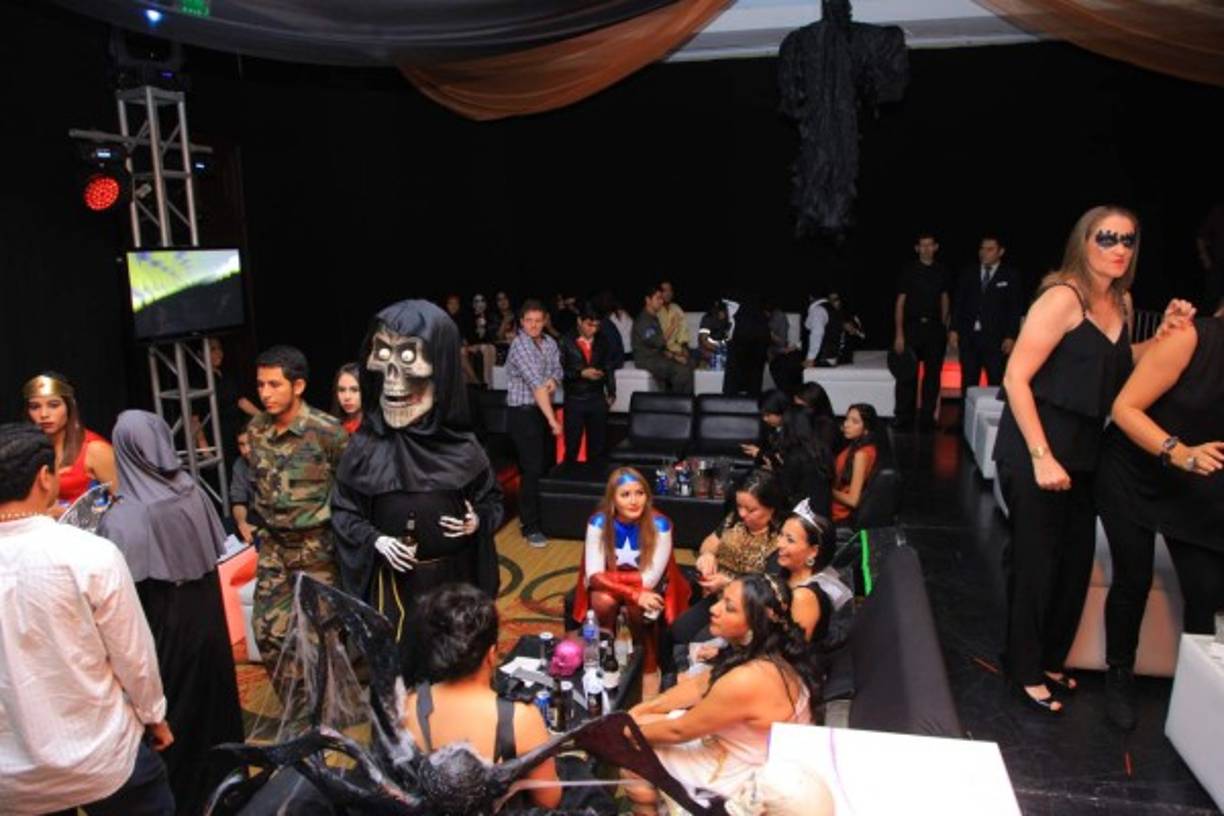 Los invitados lucieron sus disfraces.