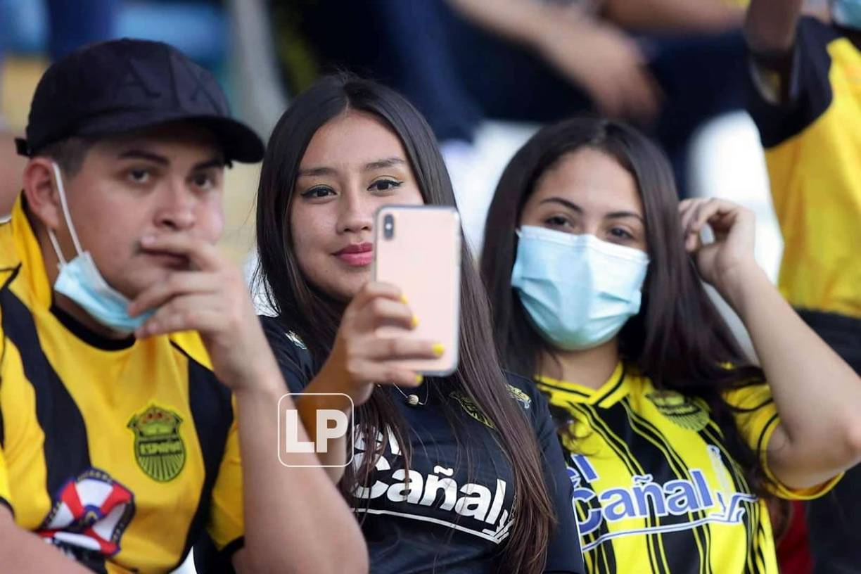 Una selfie para recordar la visita al Morazán en el partido del Real España ante Herediano.