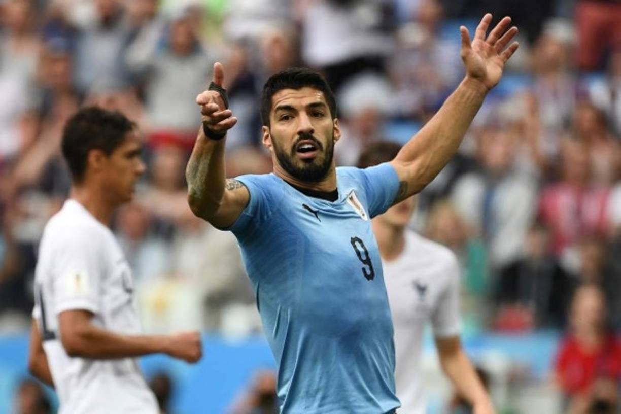 Luis Suárez sintió la ausencia de su compañero Cavani y no tuvo el mejor de los partidos ante los galos.