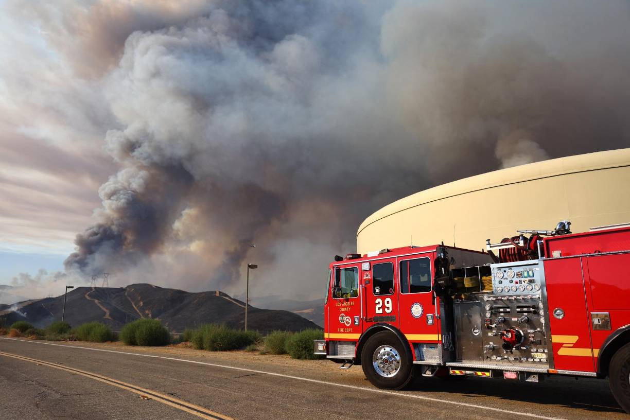“Todos estos incendios ahora tienen lechos de combustible receptivos para quemar”, dijo. “Ahora, cuando algo comienza, tiene ese potencial de crecimiento exponencial en un corto período de tiempo simplemente porque todo está muy seco”.