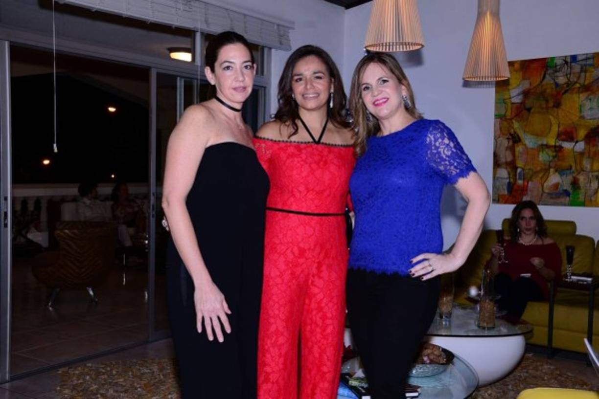 Mónica Yibrín, la cumpleañera y AnaCeci Crespo.