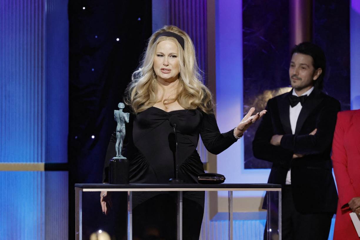  Jennifer Coolidge, Mejor actriz en una serie de drama por “The White Lotus”.
