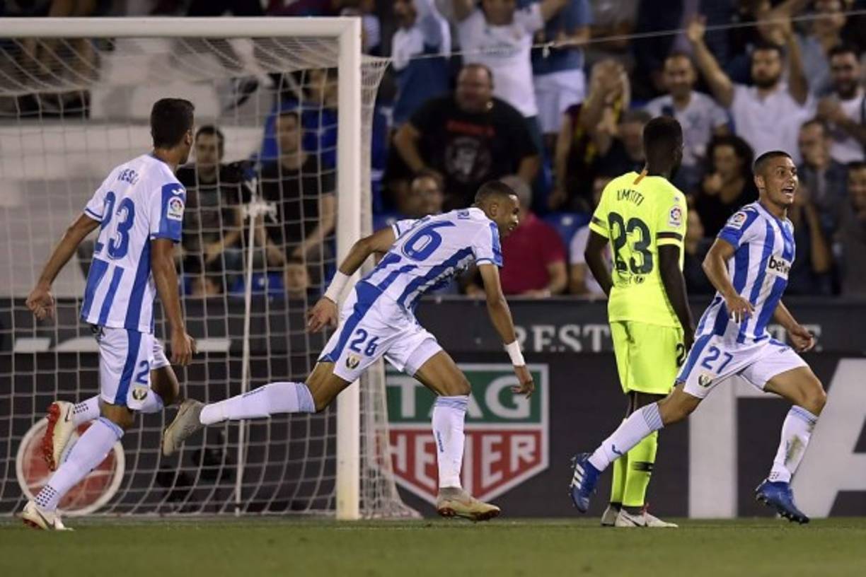 Óscar Rodríguez corre a celebrar el gol de la remontada del Leganés contra el Barcelona.
