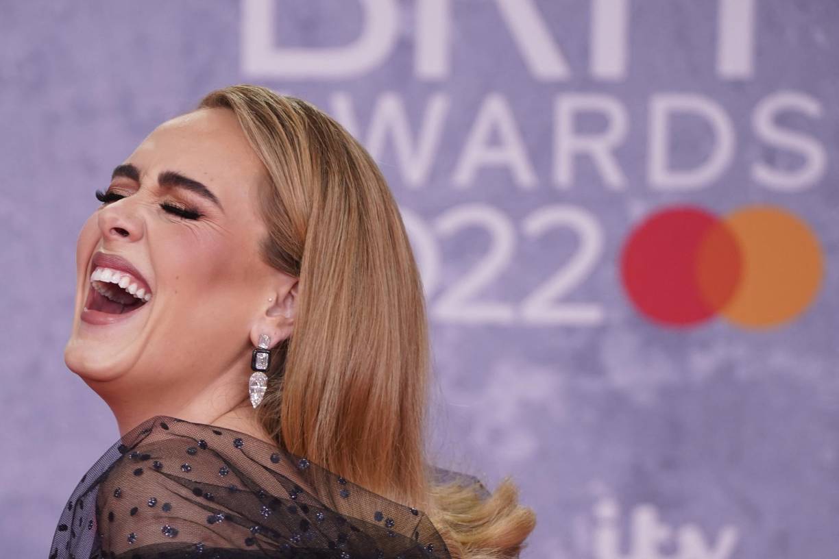 Adele fue la cúspide de la velada, celebrada en el O2 de Londres ante unas 4.000 personas, lejos aún de las 15.000 que se citaban en el pabellón antes de la pandemia.