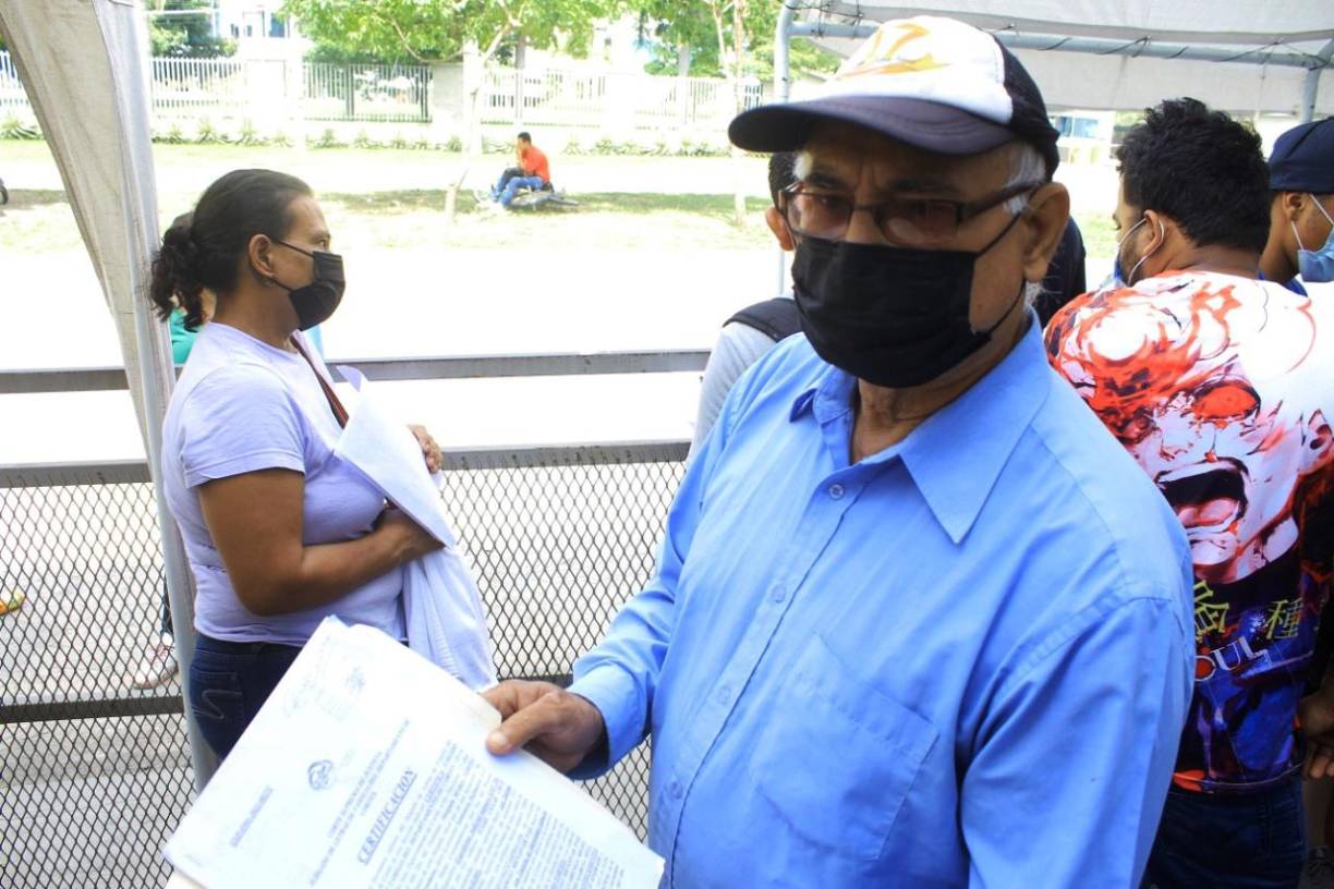 Julio Cruz, residente de la Villa Olípica, se queja porque el RNP incumplió la cita que le dieron para extenderle un acta de soltería.