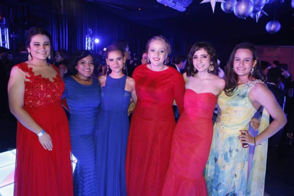 María José Montoya, Verónica hartnett, Laura Medlicot, Monique Stigter, Ana Laura Segebre y Emilia Handal .