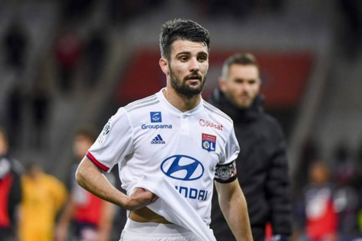 El PSG ofrece 30 millones de euros por el jugador francés Léo Dubois, del Olympique de Lyon. Según el diario Le10Sport, el club parisino estaría dispuesto a desembolsar una cifra cercana a esa cantidad por el lateral izquierdo. De hecho, el club lionés habría aceptado en un principio la propuesta.