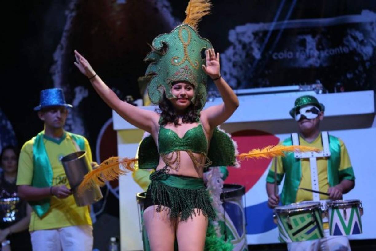 Este año el Festival apostó a la creatividad dando pasaportes para incitar a los asistentes a dar 'la vuelta al mundo' visitando todas las colonias participantes.