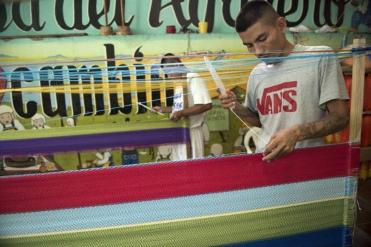 En los códigos de guerra entre pandillas, el simple hecho de encontrar un rival con el símbolo de una banda antagónica puede ser una condena de muerte.