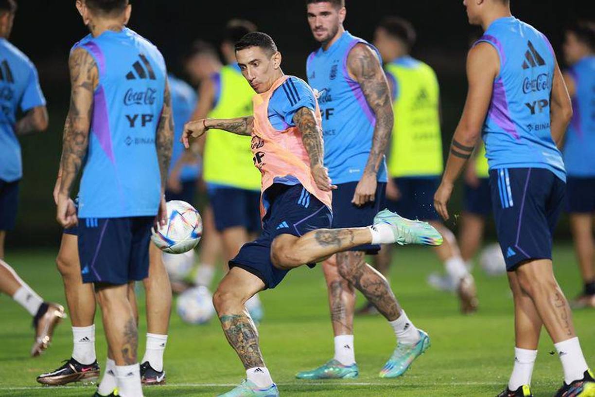 No puede faltar en la titularidad, Ángel Di María que buscará estrenarse como goleador en el Mundial de Qatar.