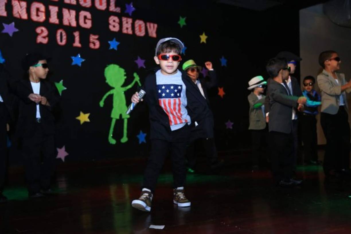 Feliz Día del Niño mi amor precioso! Que Dios Todopoderoso te bendiga todos los días de tu vida y te llene de sabiduría, inteligencia y salud para que te conviertas en un hombre de bien y le sirvas a él. Te amo hijo, el mayor regalo que me ha dado el Creador. Le pido a Dios que me de muchos años de vida para disfurtarte y verte feliz.