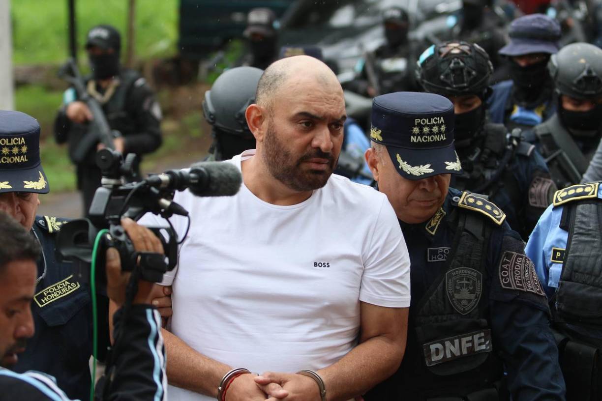 En Estados Unidos enfrenta cargos por “tráfico de drogas y tráfico de armas o medios de destrucción masiva”.