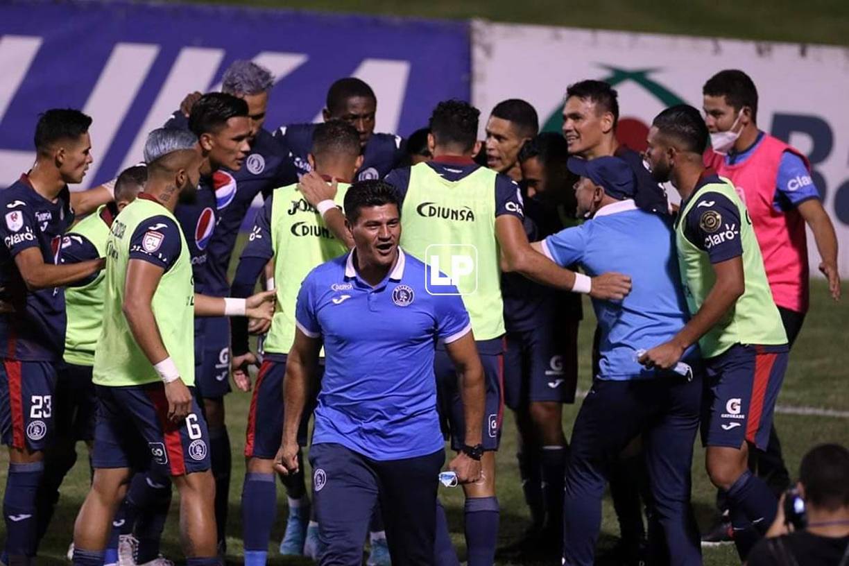 El festejo de los jugadores del Motagua tras el gol del empate de Roberto Moreira.