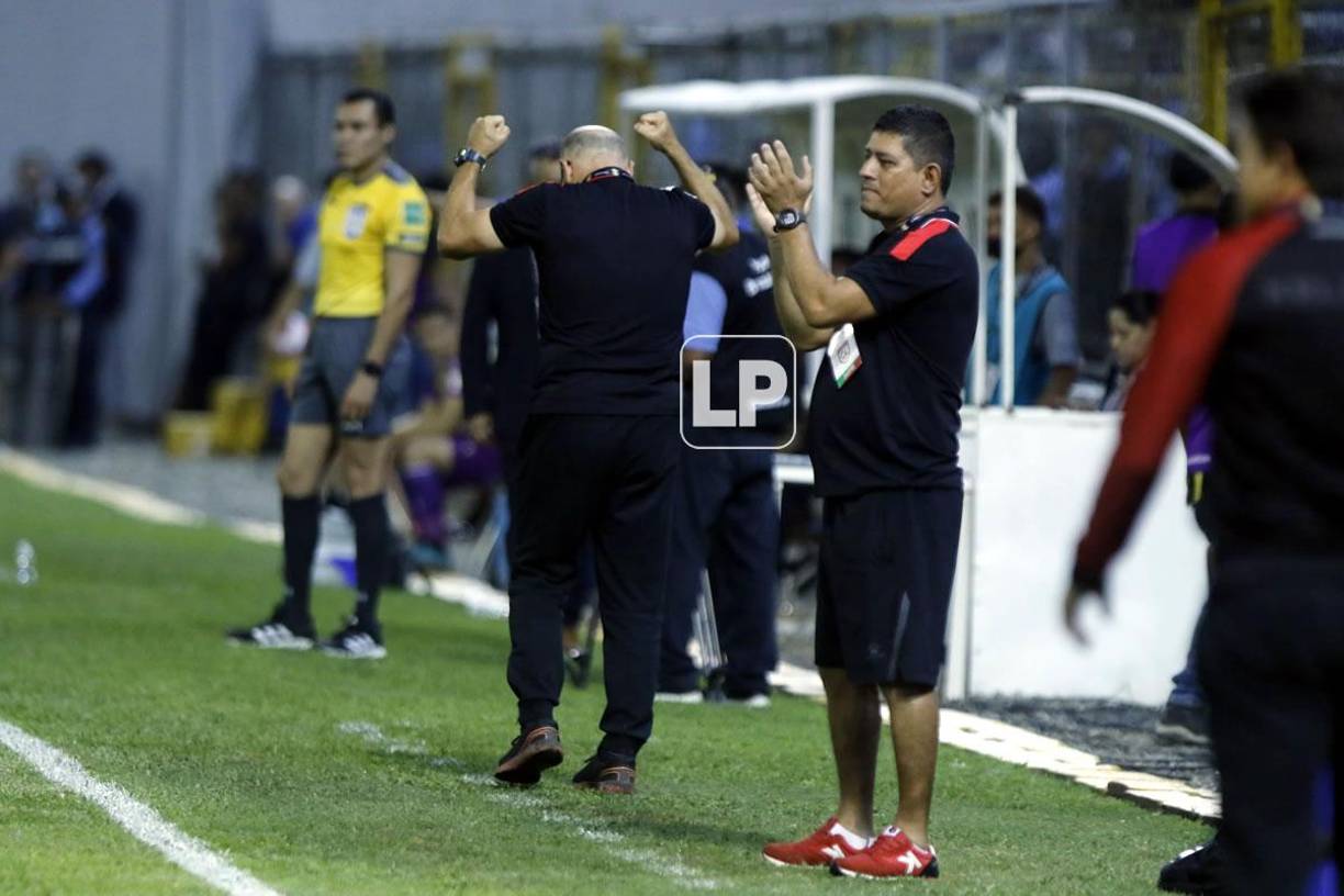 Fabián Coito se volvió loco celebrando los goles de su equipo ante el Real España.