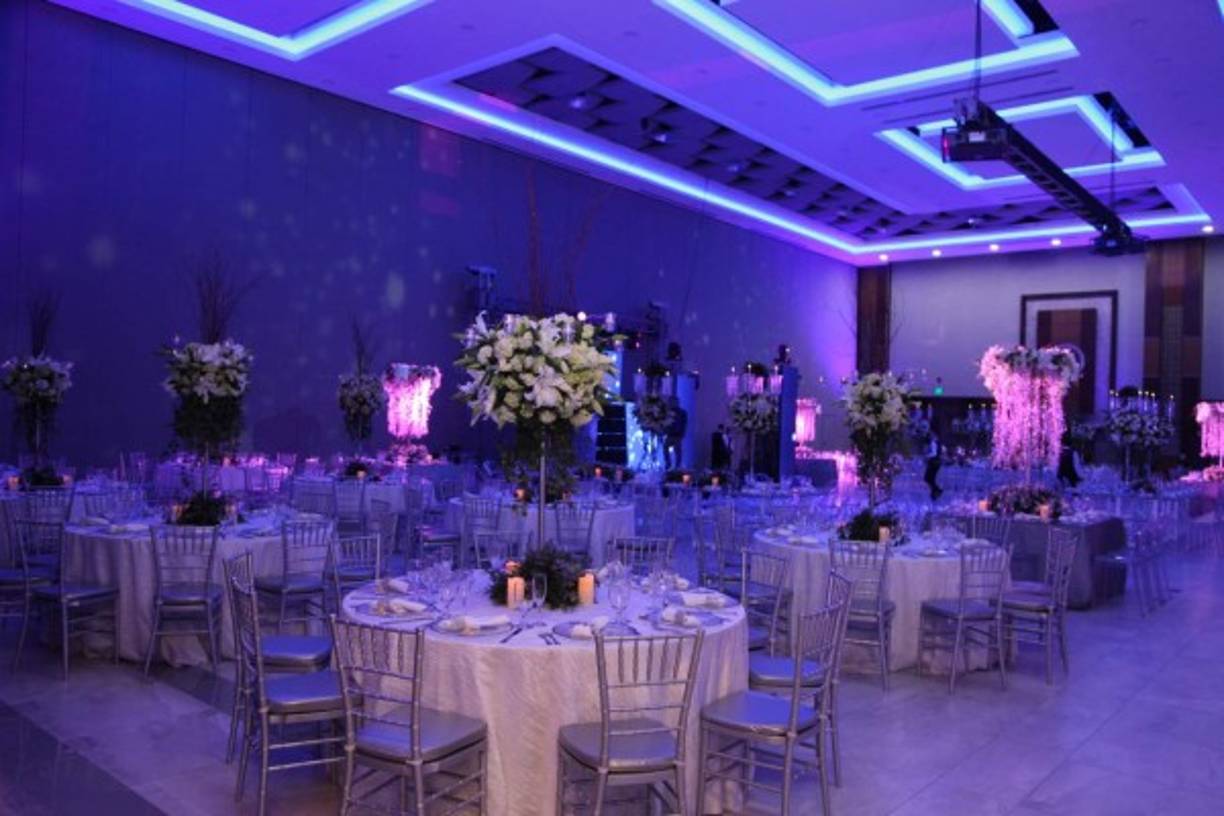 El delicado montaje incluyó la audaz iluminación led que propició un ambiente más etéreo y acogedor.