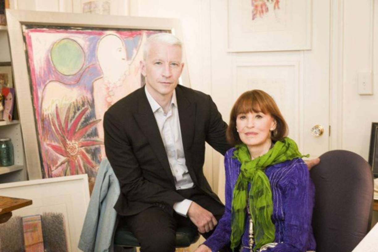 Gloria Vanderbilt a su hijo Anderson Cooper: 'Se necesitó mucho coraje para que confiaras en mí', le dijo Vanderbilt a Cooper, ahora de 51 años, durante una entrevista madre-hijo para un número de 2016 de People. 'Espero que sepas que estoy más que 'bien' con eso; ¡Me alegro de que seas gay! Es parte de lo que te hace la persona que eres'.