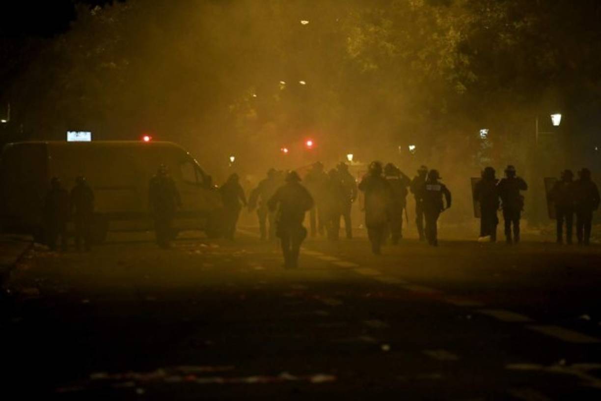 Durante el encuentro, el agrupamiento de seguidores provocó la intervención de las fuerzas del orden, porque no respetaban las distancias de seguridad impuestas por las autoridades en el contexto de la pandemia de COVID-19.