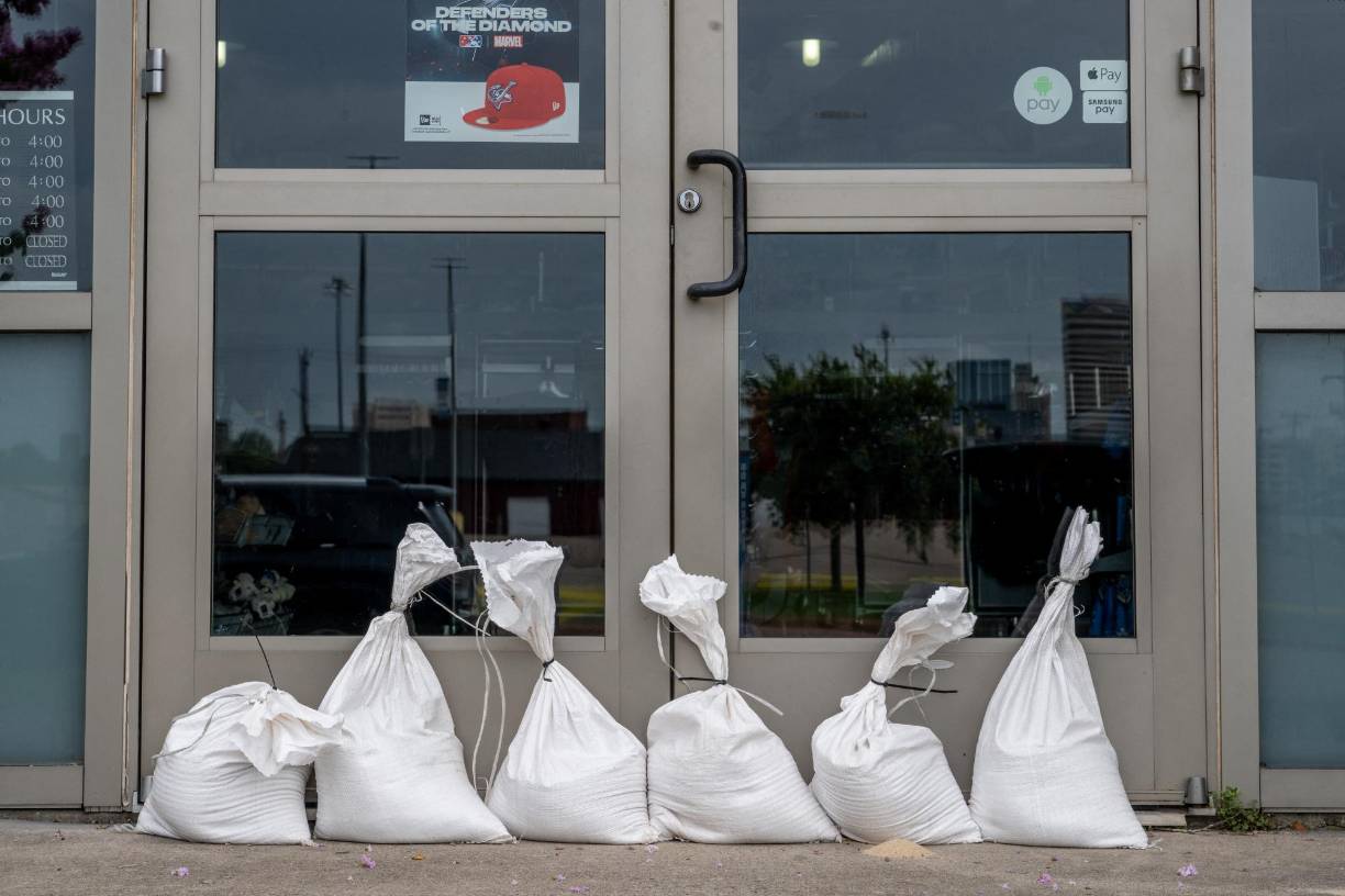 “Será una tormenta mortal para las personas que se encuentran directamente en su camino”, dijo Patrick en una conferencia de prensa, y añadió que es probable que <b>Beryl</b> toque tierra antes del amanecer del lunes entre la ciudad de Corpus Christi y la isla de Galveston.