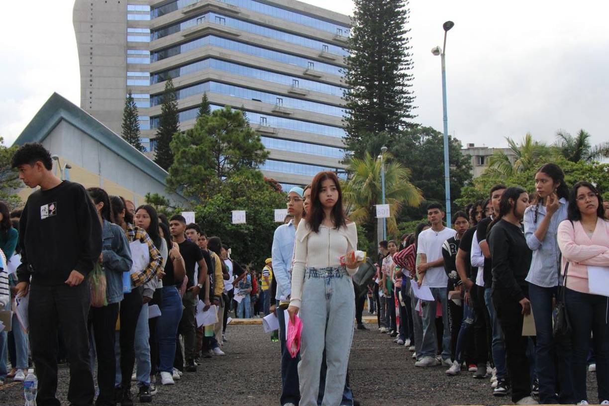 La PAA se realizó simultáneamente en 12 centros de aplicación a nivel nacional ubicados en: Ciudad Universitaria-Tegucigalpa, Unah Campus Cortés, Unah Campus Comayagua, Unah Campus Choluteca, UNAH Campus Olancho, Unah Campus El Paraíso, Unah Campus Copán, Unah Campus Yoro, Unah Campus Atlántida, Unah Instituto Tecnológico Superior de Tela, Unah Educación Virtual de Roatán y Unah Educación Virtual de Marcala en la Escuela República Honduras.