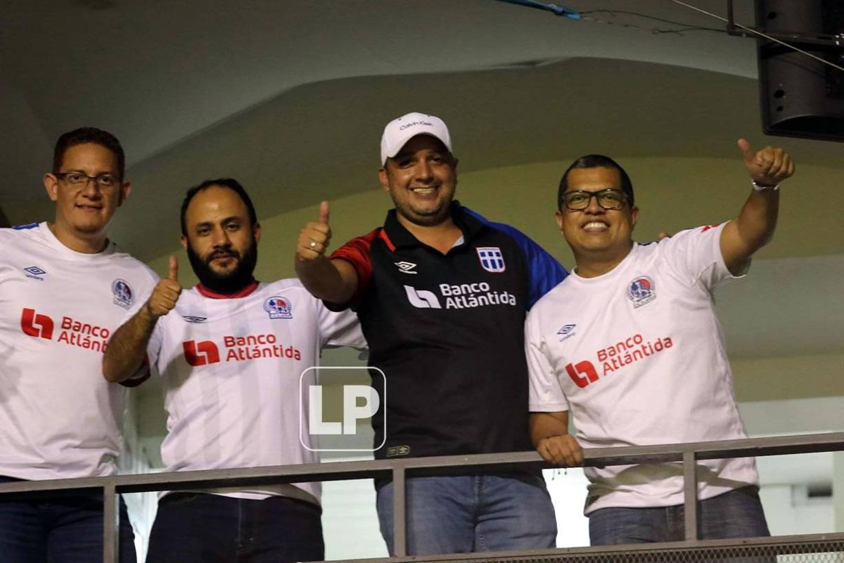 Llenazo espectacular de afición de Olimpia y fiesta de la Ultra Fiel en el Nacional ante Municipal