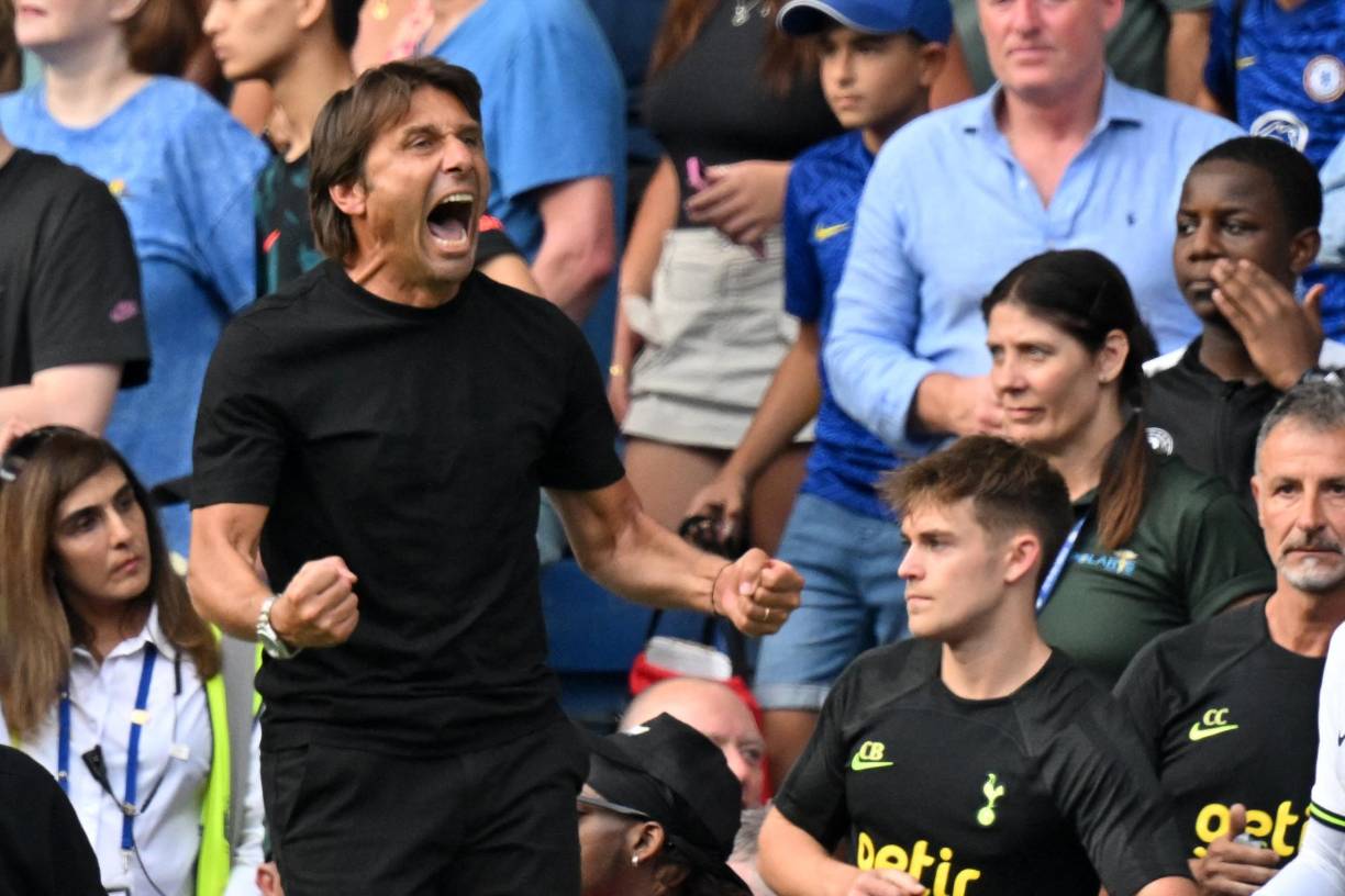 Tras el empate 1-1, Conte gritó el gol de su jugador prácticamente en la cara del técnico alemán, que respondió al italiano con otro grito. En este momento, había empezado la batalla.