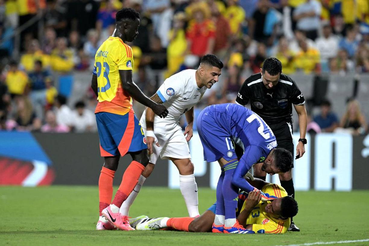 En los últimos minutos del juego, Luis Suárez protagonizó una pelea verbal con el defensa colombiano Yerry Mina.
