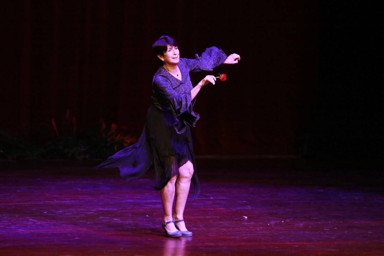 “Tengo agradecimientos especiales a todas las personas que colaboraron y han estado conmigo durante estos 25 años”, expresó la directora Flor Alvergue.